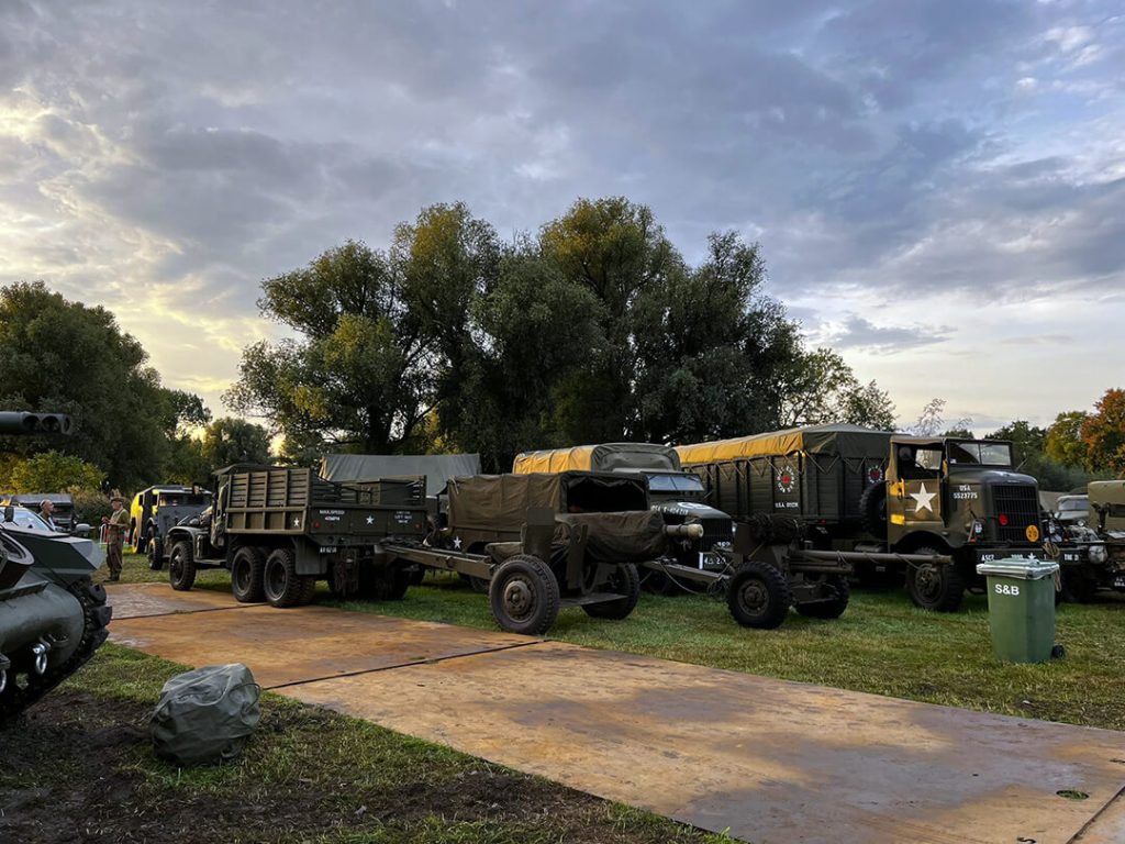 Legervoertuigen Son en Breugel 2025